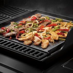 Here is the optimized SEO meta description:

"Experience cooking perfection with Weber's Crafted Plancha Grande GRUP ACCESORIOS 7682, a cast iron grill pan in sleek black. Perfect for searing meat and vegetables to perfection."