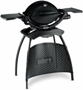 Get sizzling results with the Weber Q1200 Gas Grill, featuring a 43x32cm grilling surface and porcelain-enamelled cast iron grill grate. Perfect for camping trips or backyard barbecues!