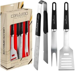 "Upgrade your outdoor cooking experience with the Grilltech Grill Set's heavy-duty BBQ accessories. This 3-piece set includes a spatula, fork, and BBQ tongs for men and women alike."