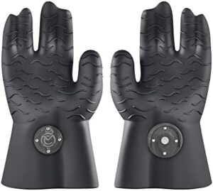 Get a secure grip while cooking with MagneChef's patented web finger fit BBQ glove, resistant to heat and water. Perfect for grilling, frying, baking, or smoking. Dishwasher safe!