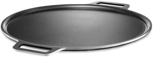 Here is the meta description:

"Delicious pizzas and flatbreads up to 35 cm with HexClad Hybrid Nonstick Pizza Steel. Oven, BBQ-safe up to 480°C, dishwasher-friendly. Perfect for pizza lovers!"