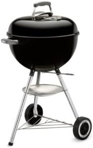 Discover the Black Classic Kettle Barbecue with grill cover, perfect for 47 cm charcoal grills. Compact and convenient, ideal for outdoor cooking.