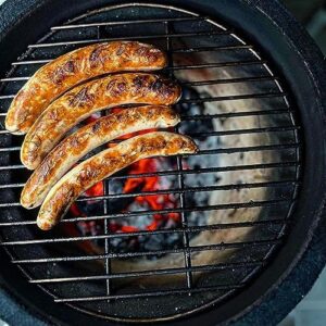Discover the BBQ-Toro Kamado Haiiro charcoal barbecue with thermometer and wooden handle. Perfect for small gatherings, this mini ceramic grill measures 32cm in diameter, ideal for compact outdoor spaces.
