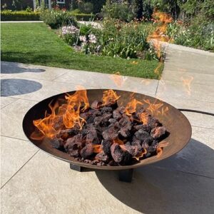 Enrich your outdoor space with 100% pure volcanic lava rocks, perfect for fire pits, gas grills, aquariums, and plants. Hand-sorted, natural stones in sizes 4-8cm for a unique BBQ experience.